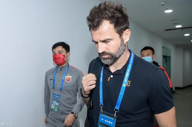 教练战术调整得当,全队发挥稳定