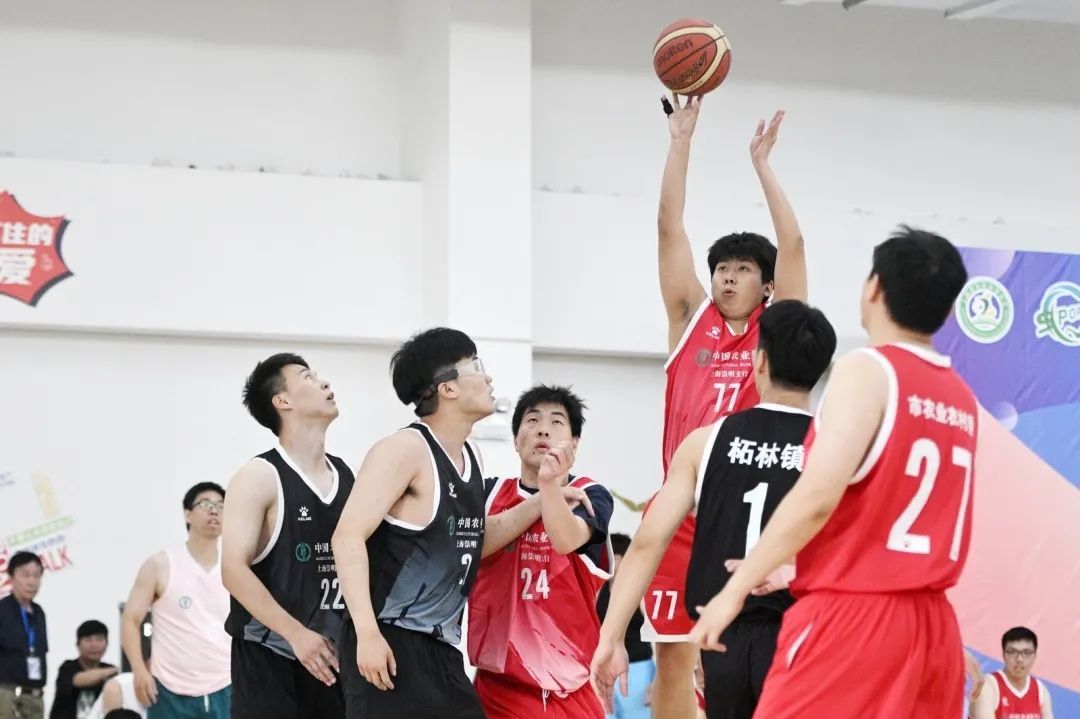 火爆对决：上海篮球队燃情对决取胜