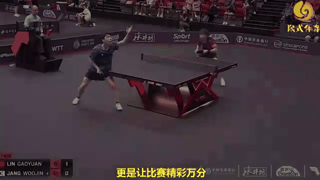 重磅足球对决，球员表现抢眼，观众尖叫连连！